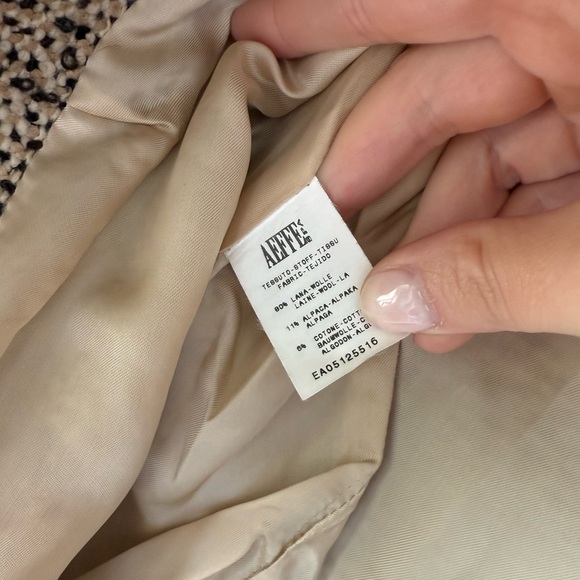 VINTAGE RARE Moschino Beige Tweed Blazer with Floral Corsage Appliqué | Size 8 - Picture 7 of 10